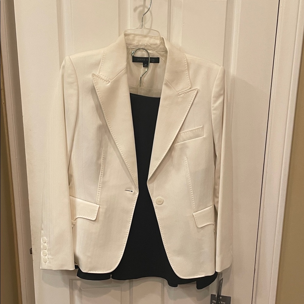 Ann Klein suit Cream Blazer / black shirt